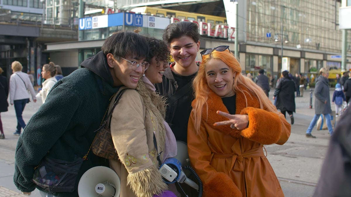 Niemals Allein, Immer Zusammen