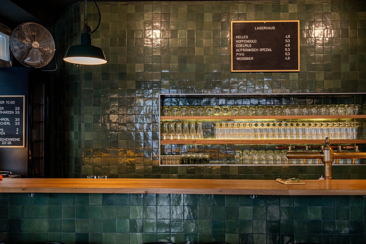 Lagerhaus: Bier und Bratwurst 