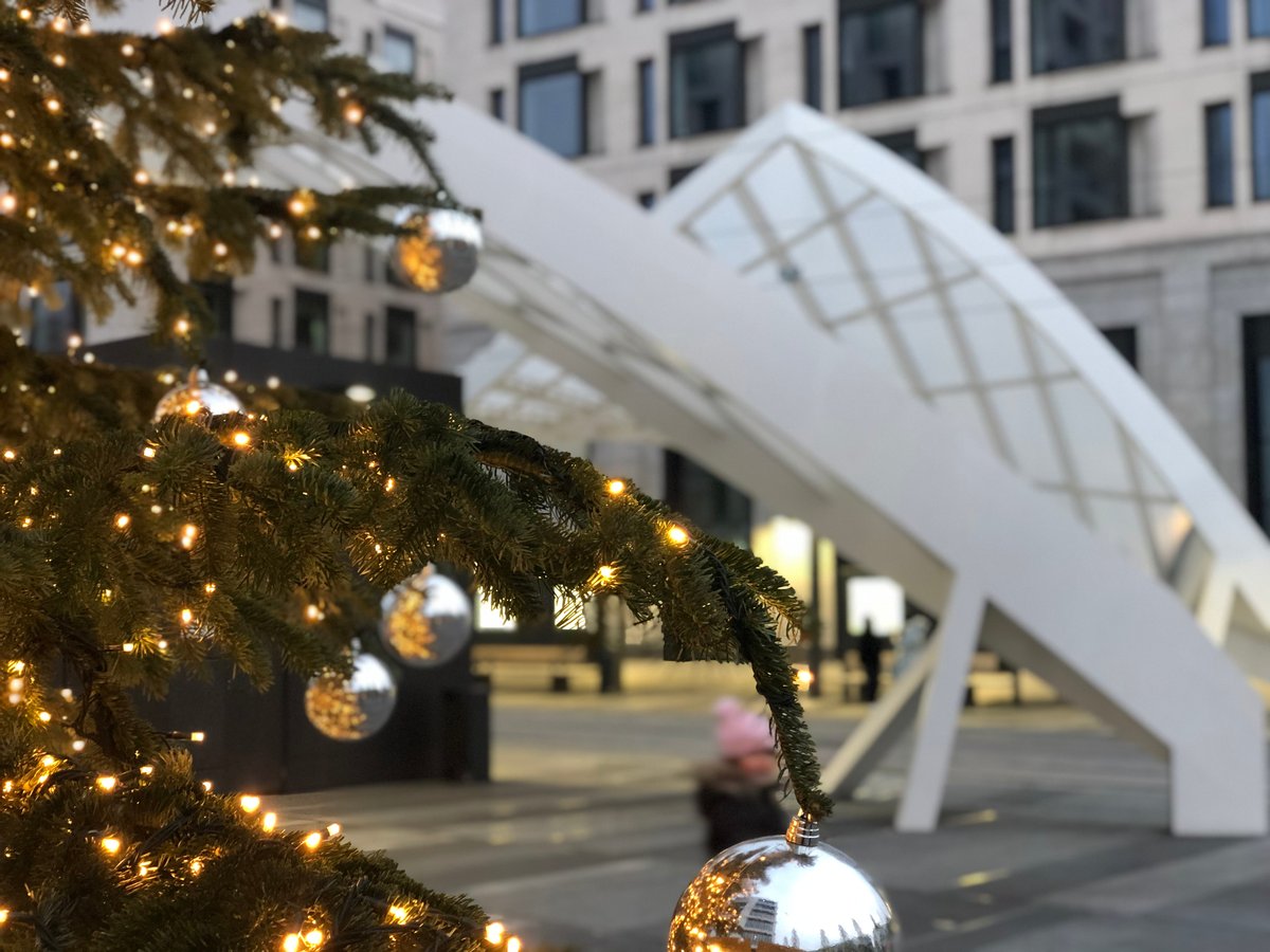 Schwabinger Tor startet diesjährige Weihnachtswunschbaum-Aktion.