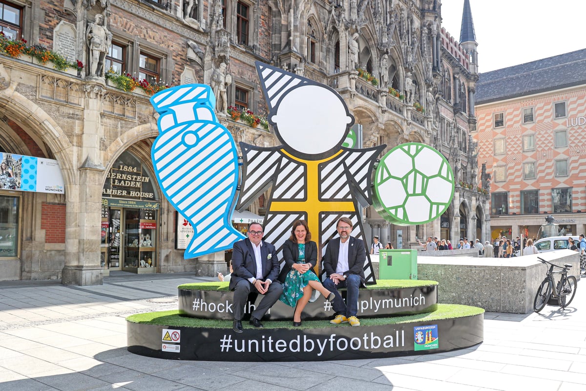 EM-Münchner Kindl am Marienplatz bringt Leute zusammen
