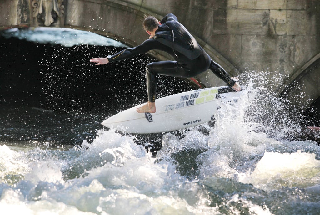 Eisbachsurfer