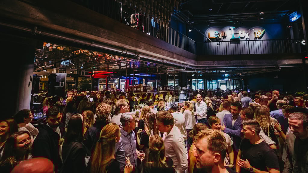 Die Büroschluss-Party im Ruby Lilly