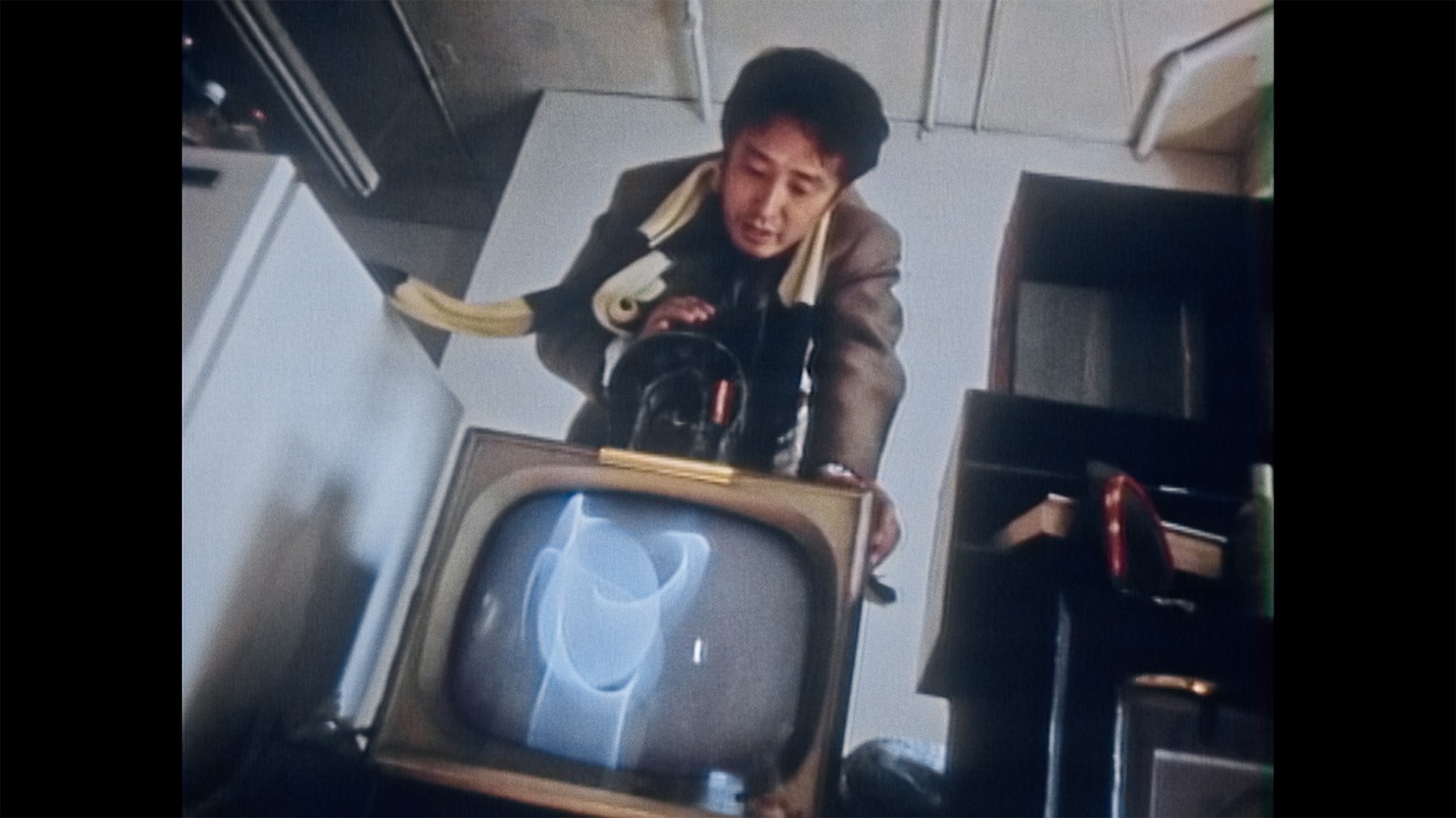 Bilder aus Nam June Paik: Moon is the Oldest TV