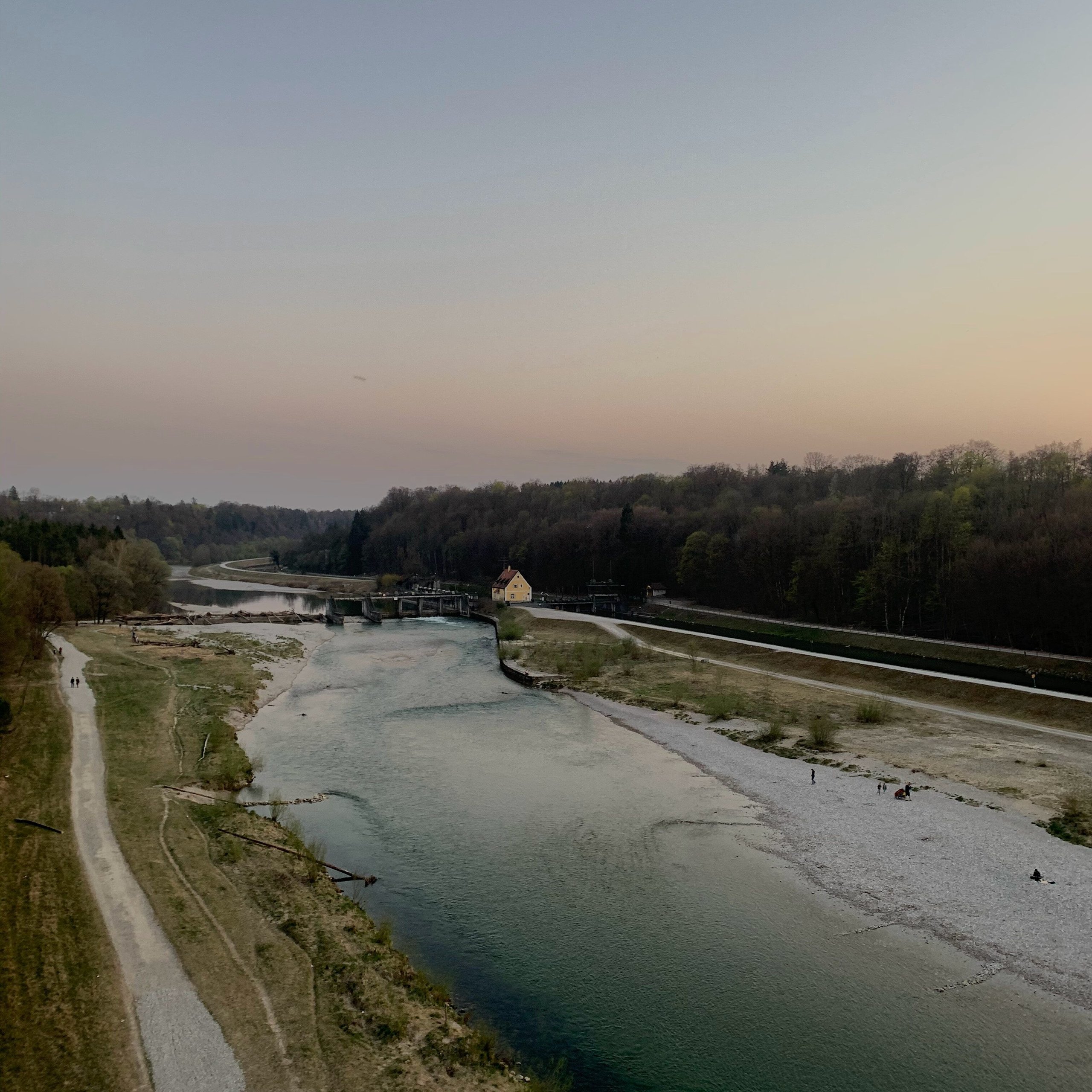Grillen in München / Grillzone: Großhesseloher Brücke