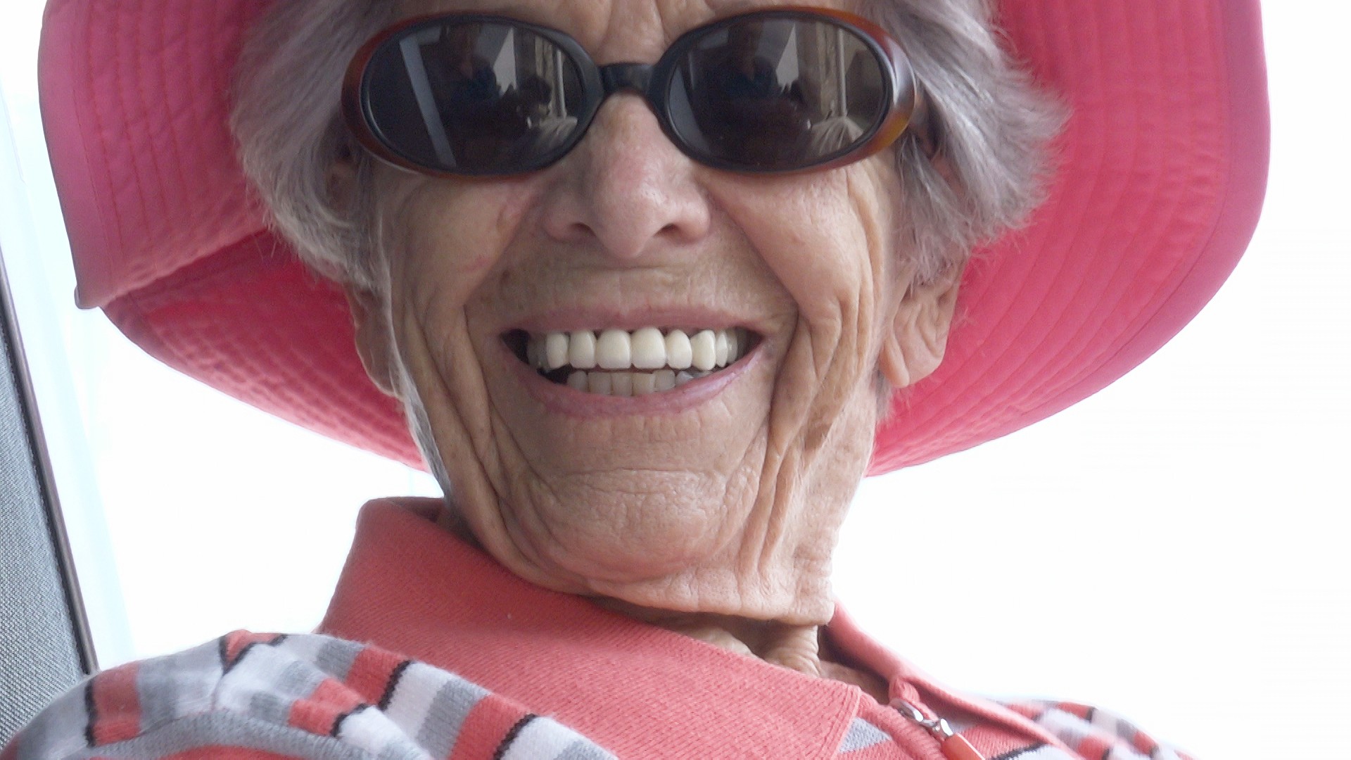 Bilder aus While The Green Grass Grows (Parts 1+6)