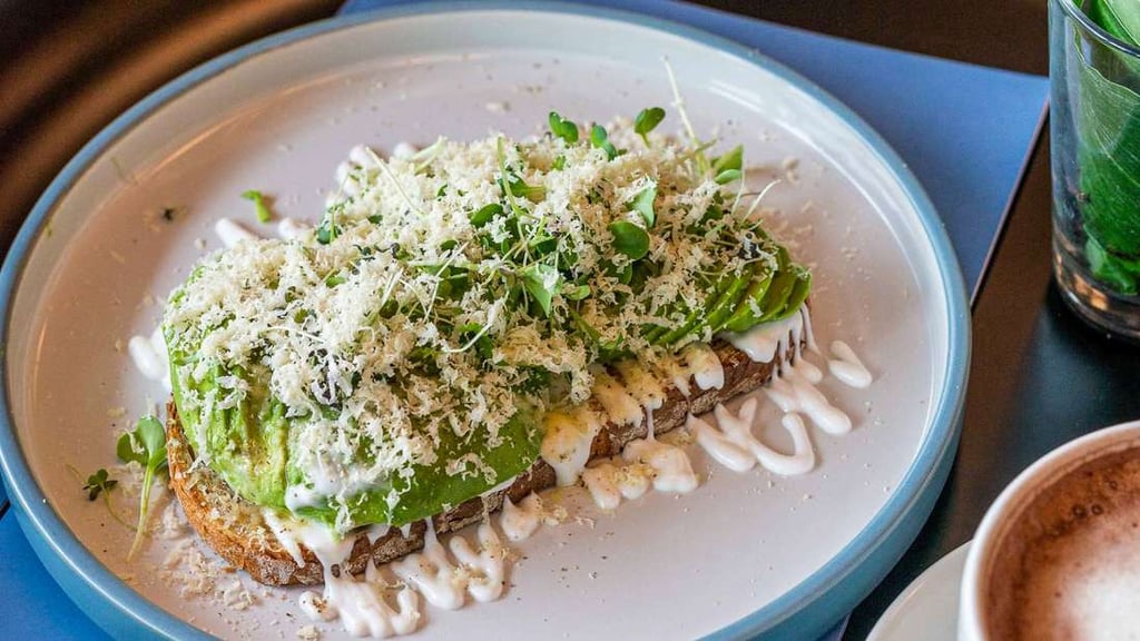 vegan frühstücken München: Frau im Mond