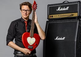 Bewie Bauer – Forever Young – mit 50 in der 30er-Zone!