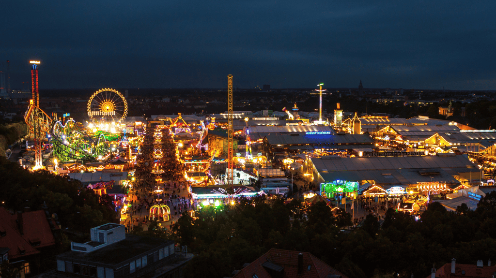 Theresienwiese: Oktoberfest bei Nacht