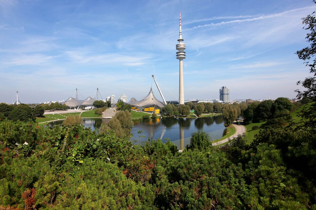 Olympiaturm vom Berg aus