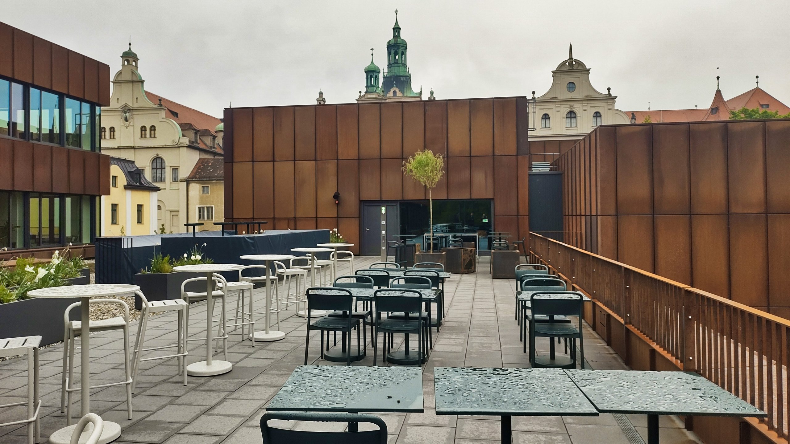 Rooftop Bar München / Dachterasse: Bar SOLÂ