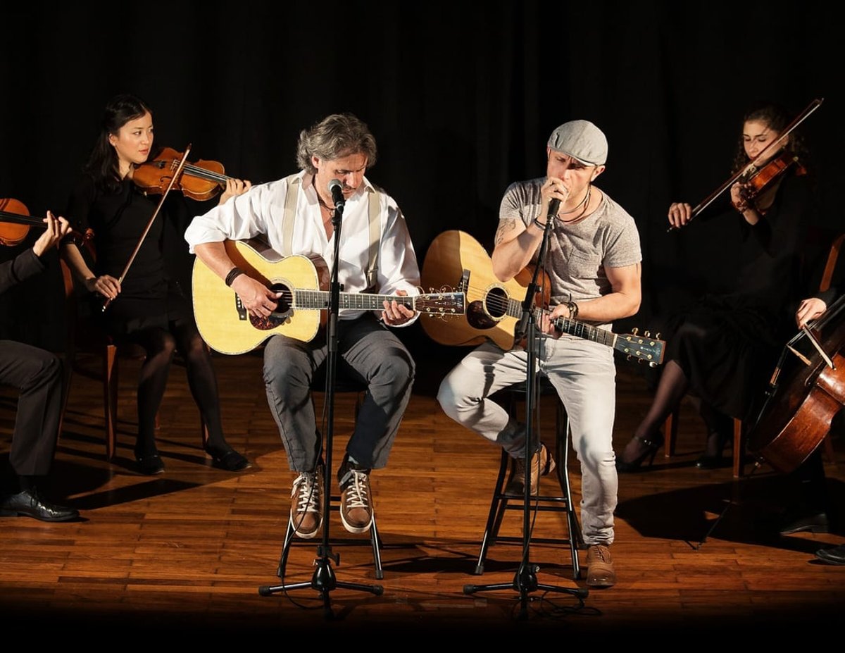 Simon & Garfunkel – Tribute meets Classic – Graceland Duo mit Streicherquartett und Band
