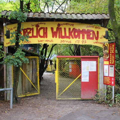 Abenteuerspielplatz München: Maulwurfshaufen
