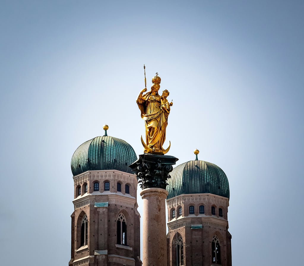 Mariä Himmelfahrt und der Marienplatz: Warum der Münchner Hauptplatz nach Maria benannt ist