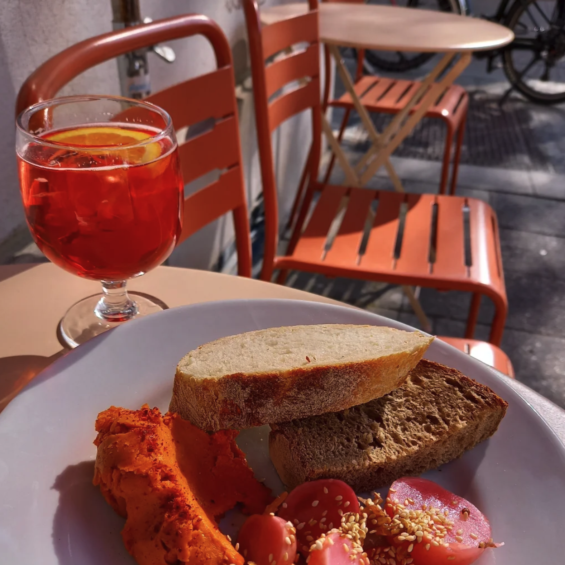 Café mit Terrasse: Café Mari