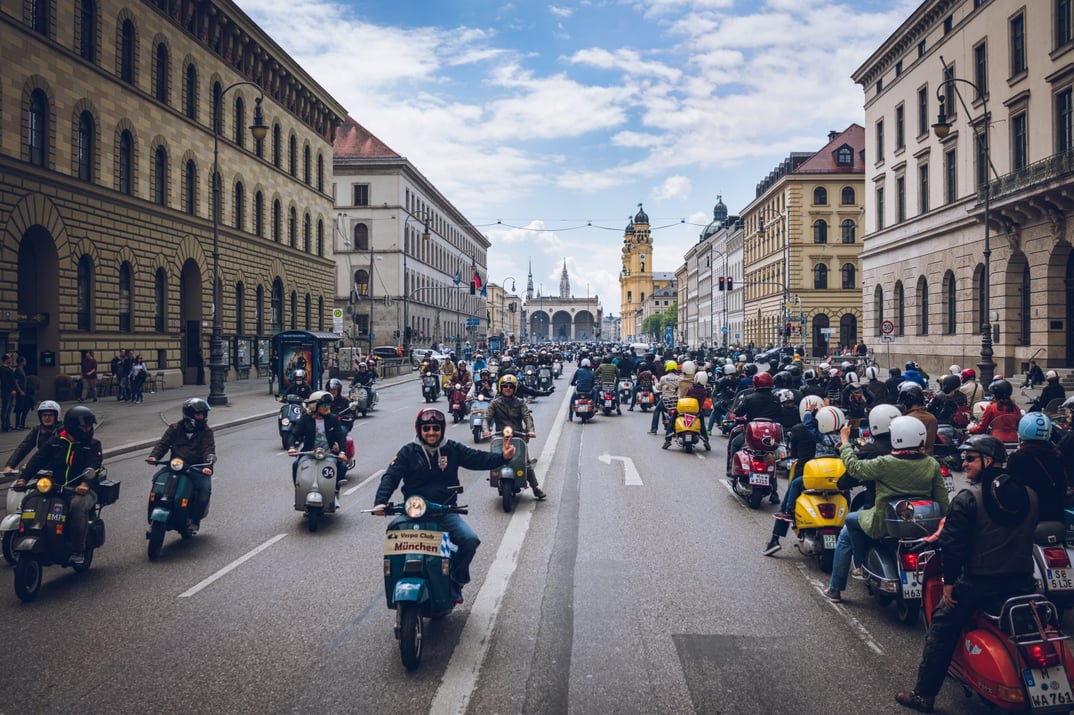 Vatertag München Veranstaltungen: Vespa Corso