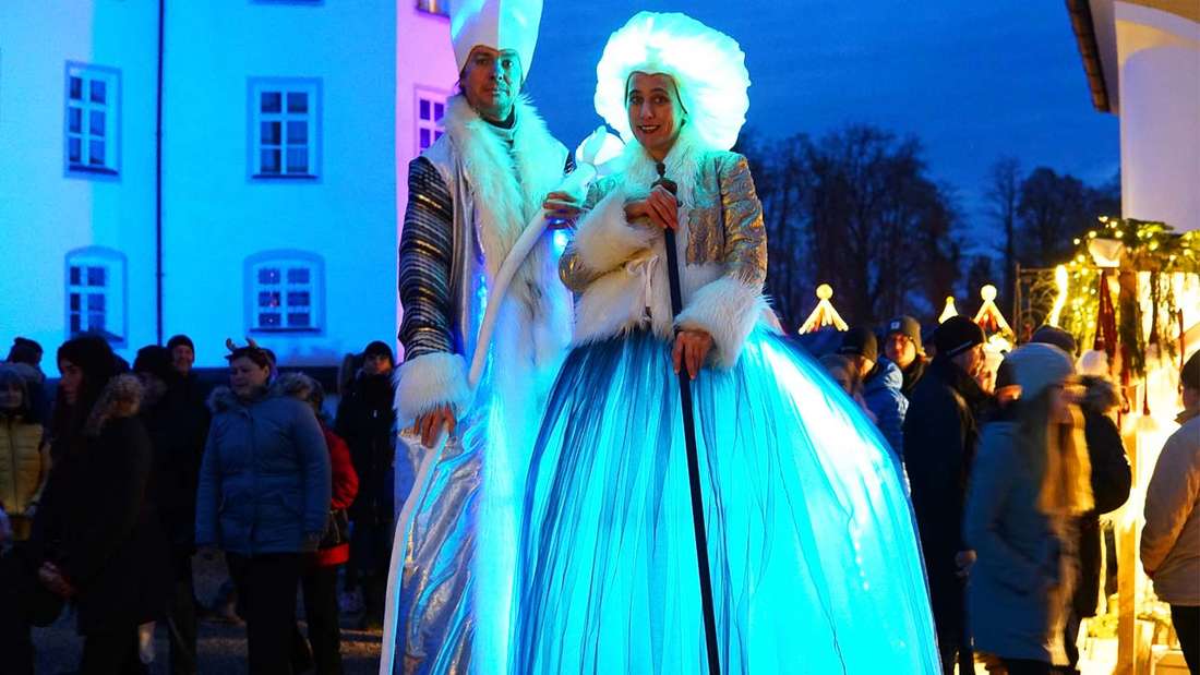 Gräfin von Pfuel lädt wieder zum alljährlichen Adventsspektakel auf Schloss Tüssling