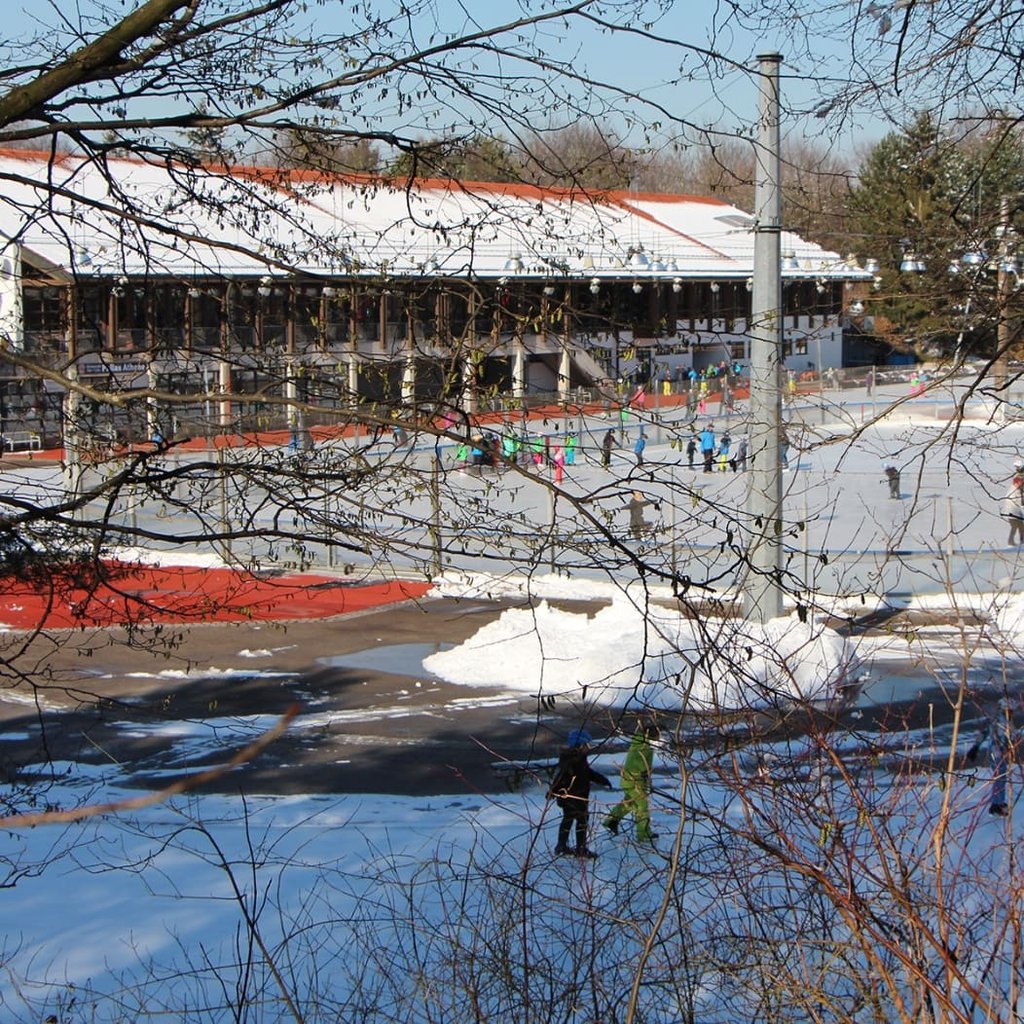 Schlittschuhlaufen München: Eis- und Funsportzentrum, Eislaufen Ostpark