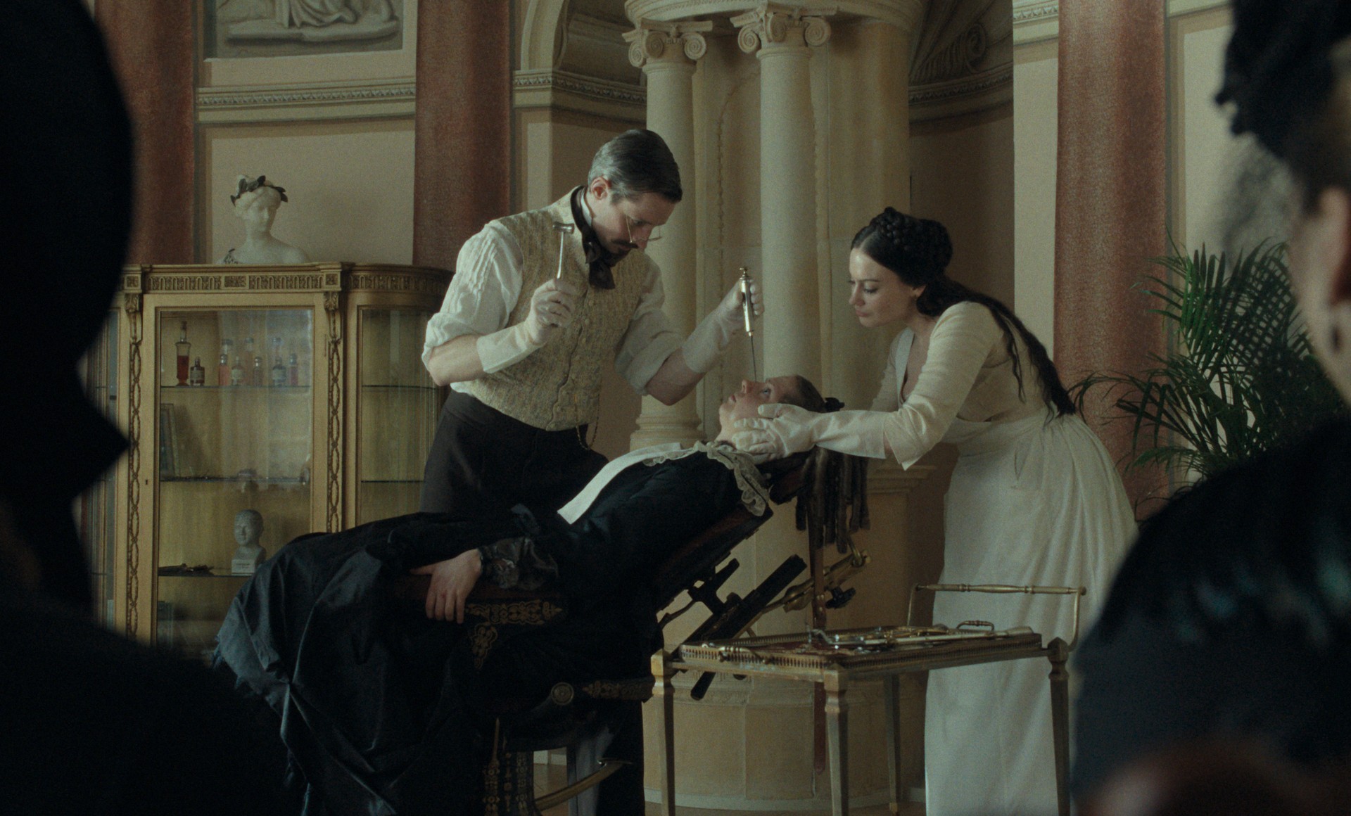 Bilder aus The Ugly Stepsister