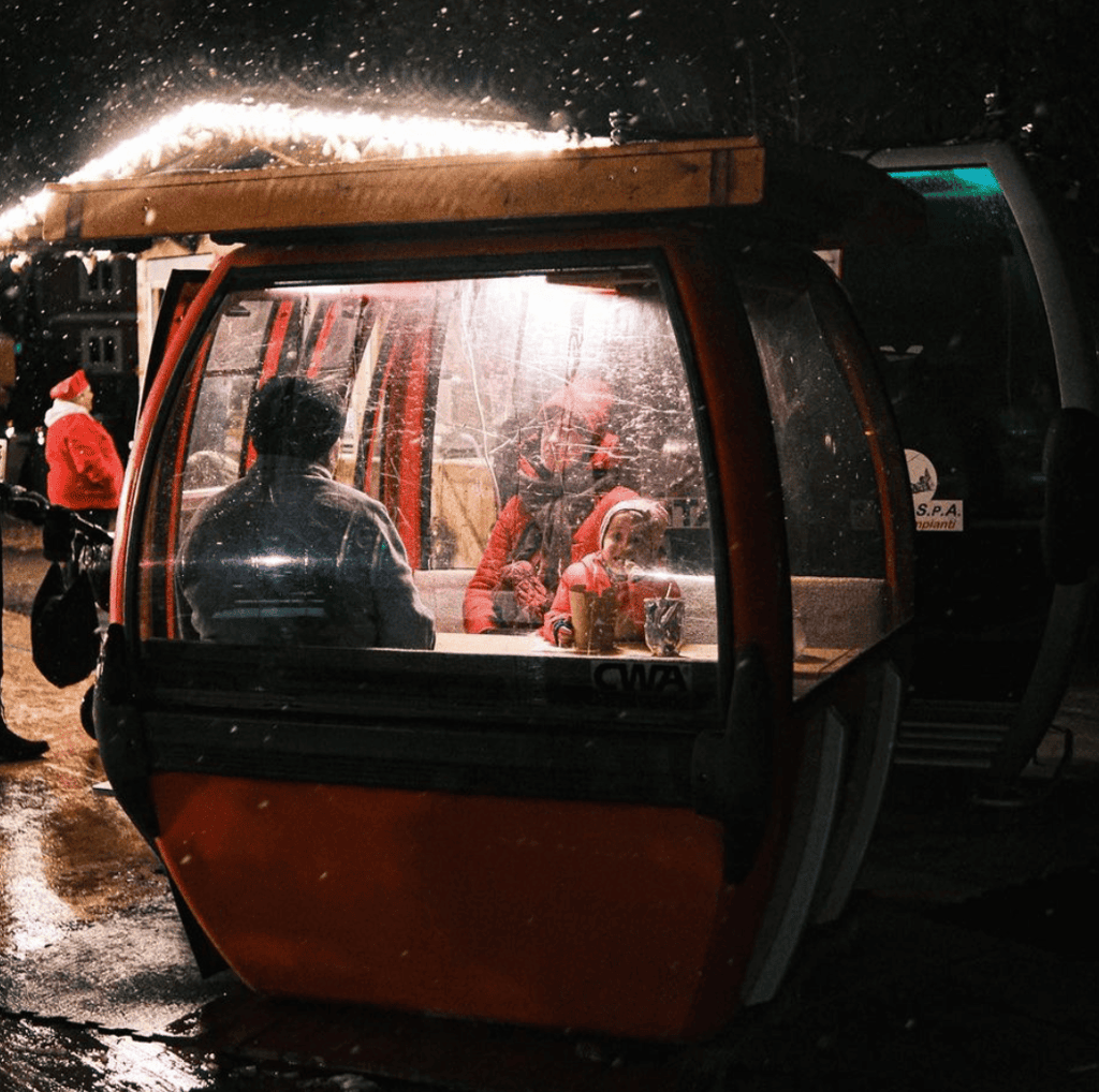 Schlittschuhlaufen München, Eislaufen München: Christkindlmarkt unterm Maibaum in Sendling