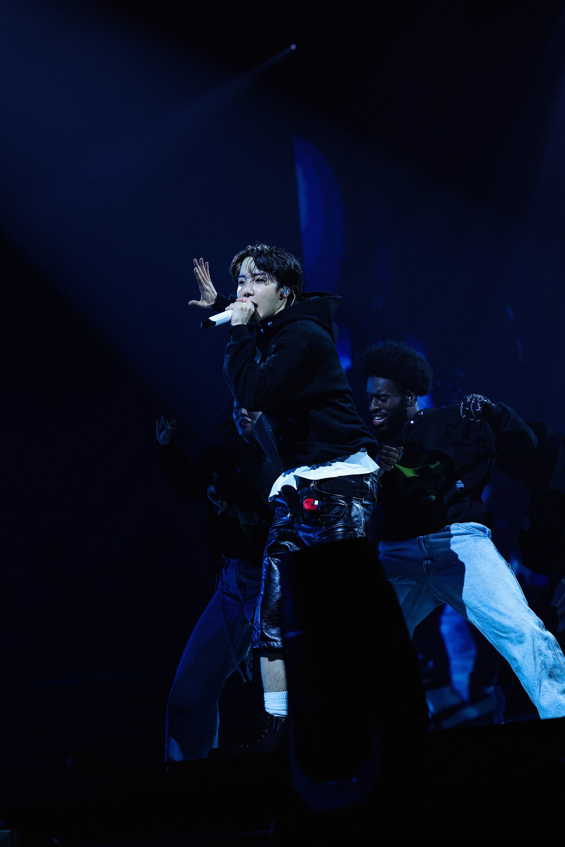Bilder aus j-hope Tour HOPE ON THE STAGE in JAPAN: LIVE VIEWING