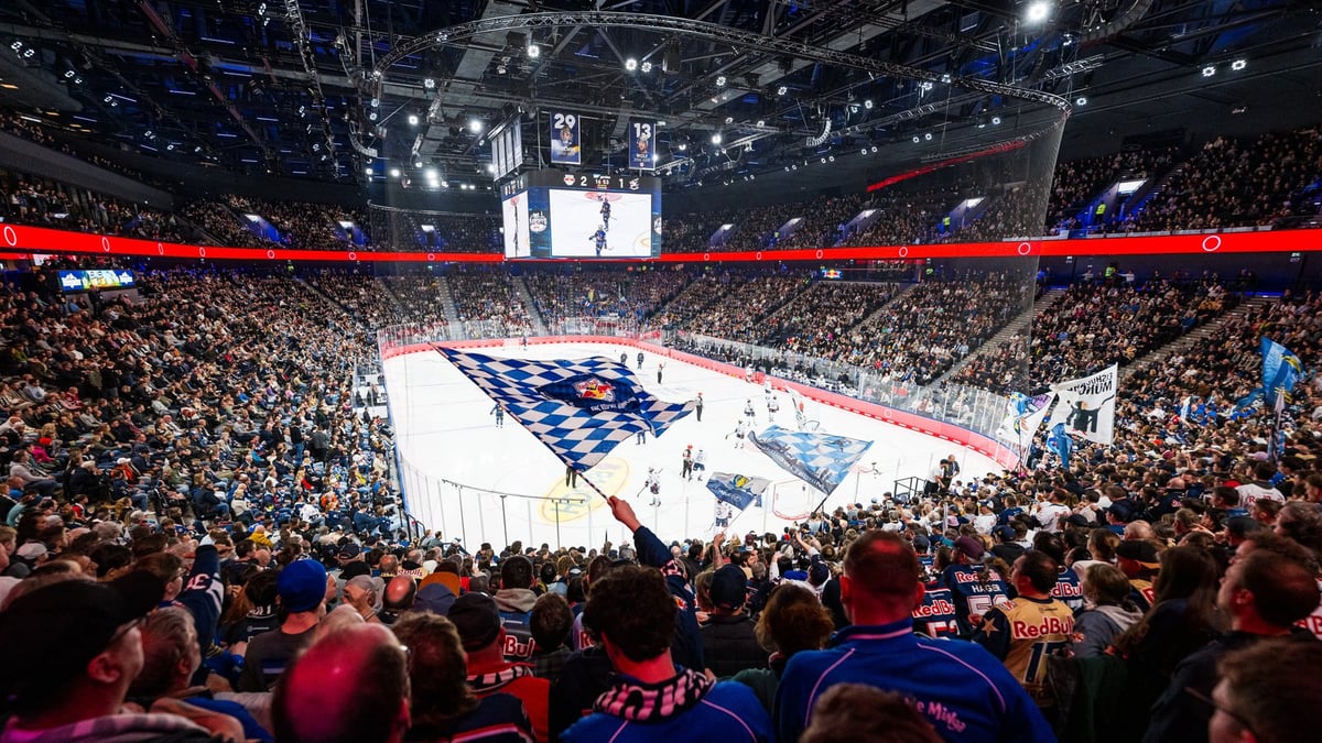 Volle Ränge beim Eishockey im SAP Garden München