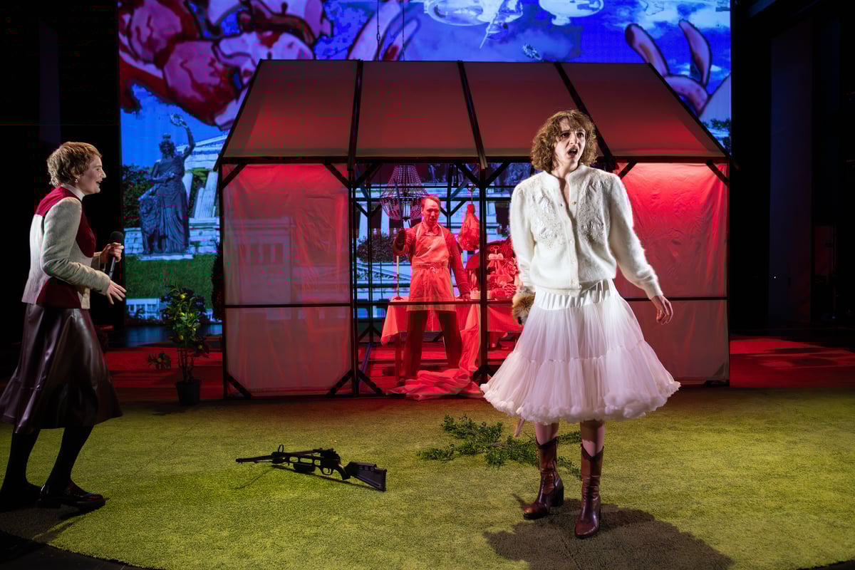 Theater im April: Potenziell genussfreudig