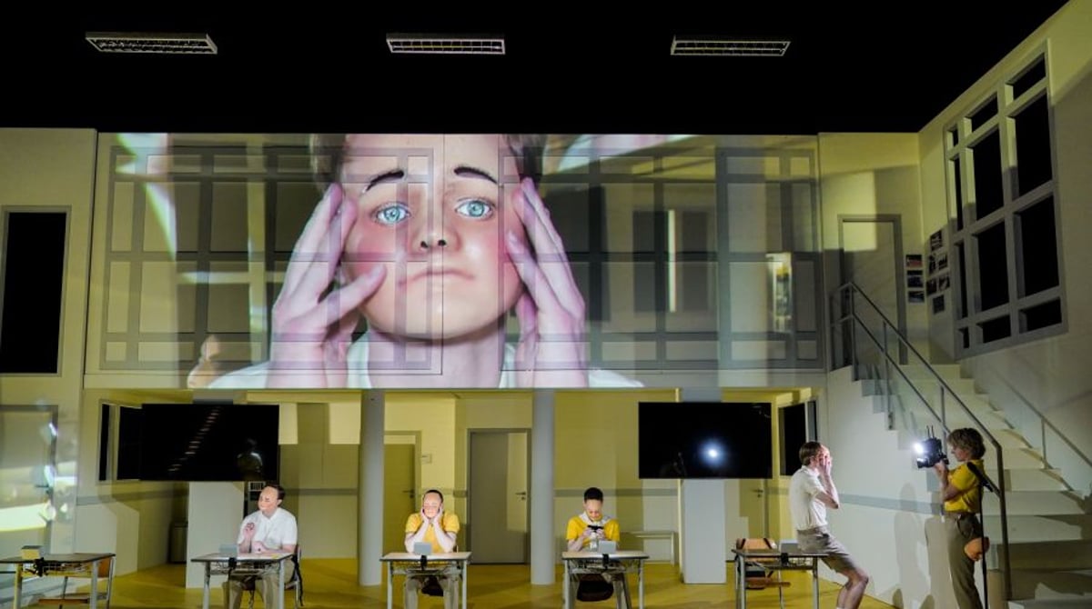 Echtzeitalter im Münchner Volkstheater