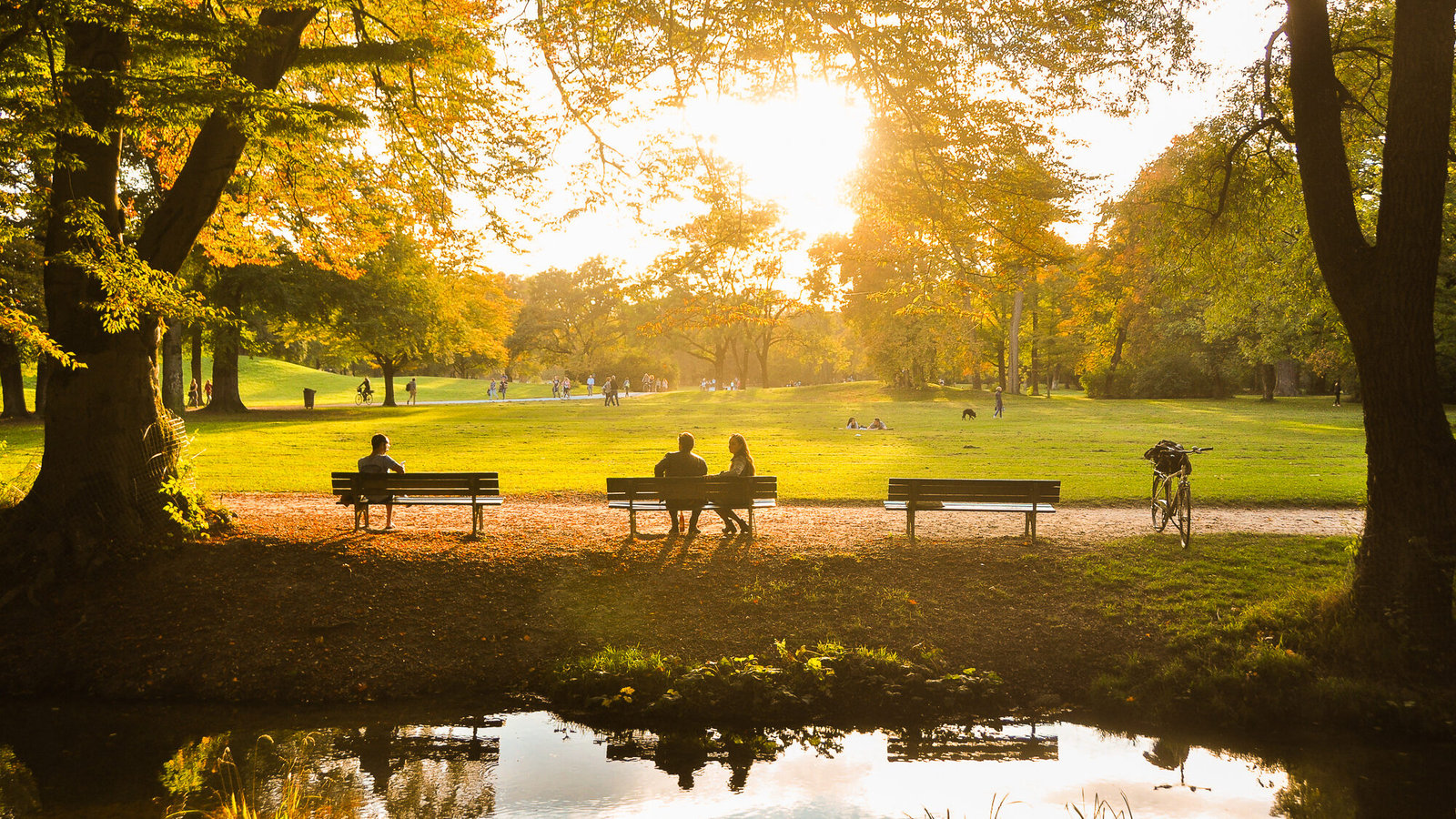 Sonnenuntergang anschauen im Englischen Garten vom Monopteros