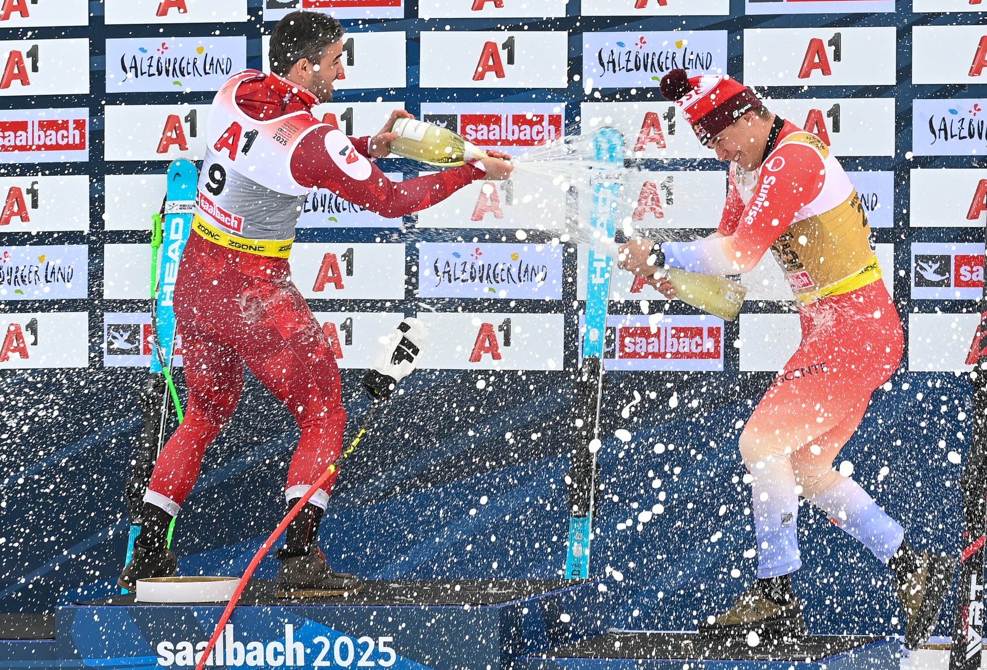 Bilder aus Downhill Skiers - Ain't No Mountain Steep Enough