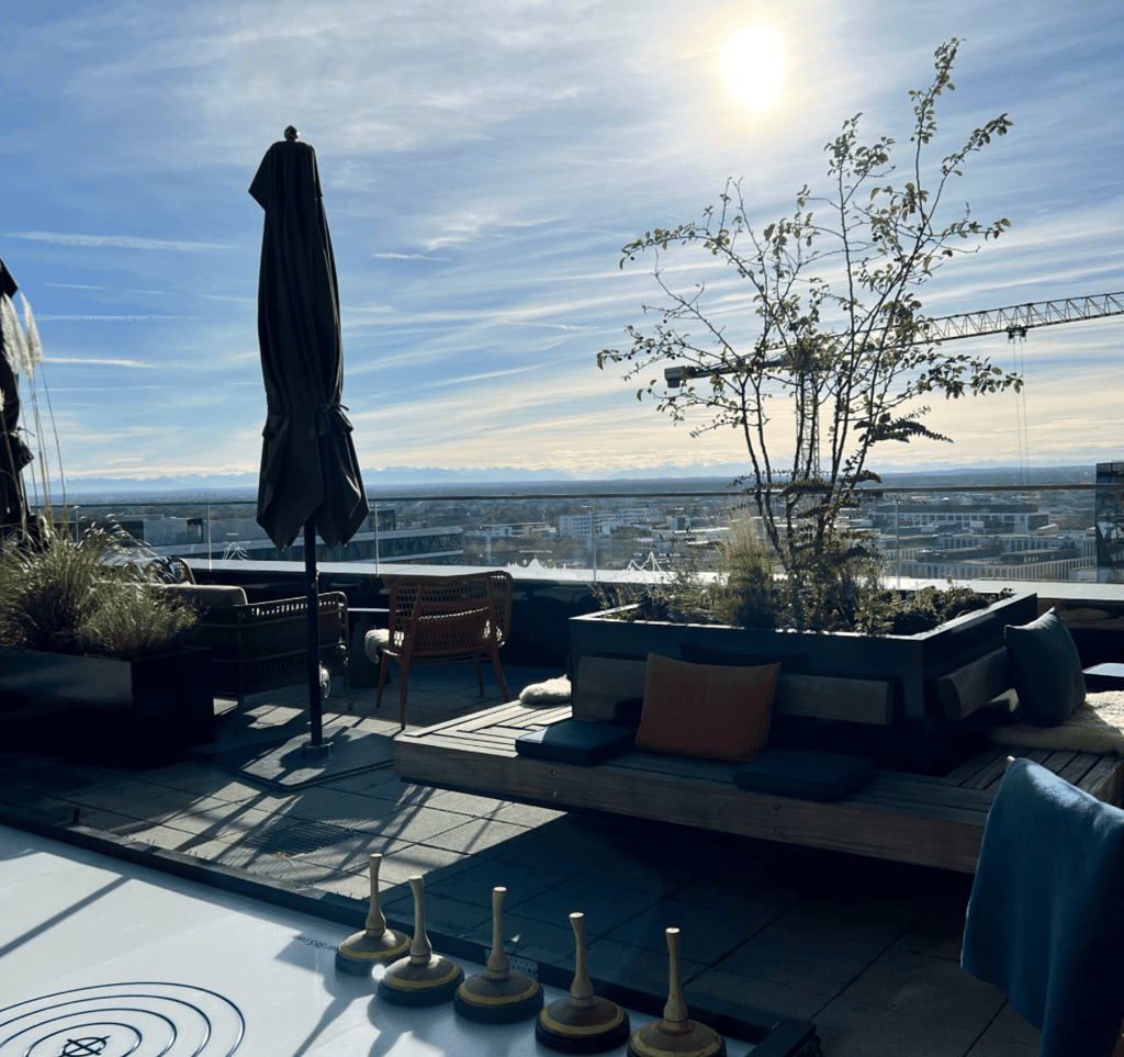 Eisstockschießen München: Dachterrasse Fitzroy