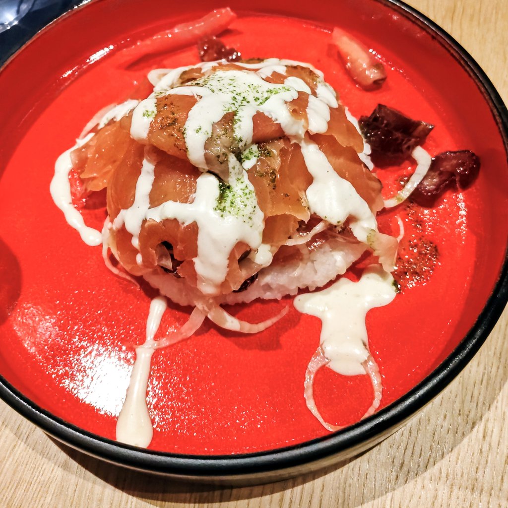 Reiswaffel mit Lachsforelle