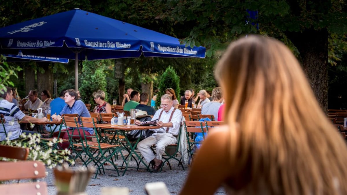 Biergarten München: Der Biergarten vom Wirtshaus am Bavariapark