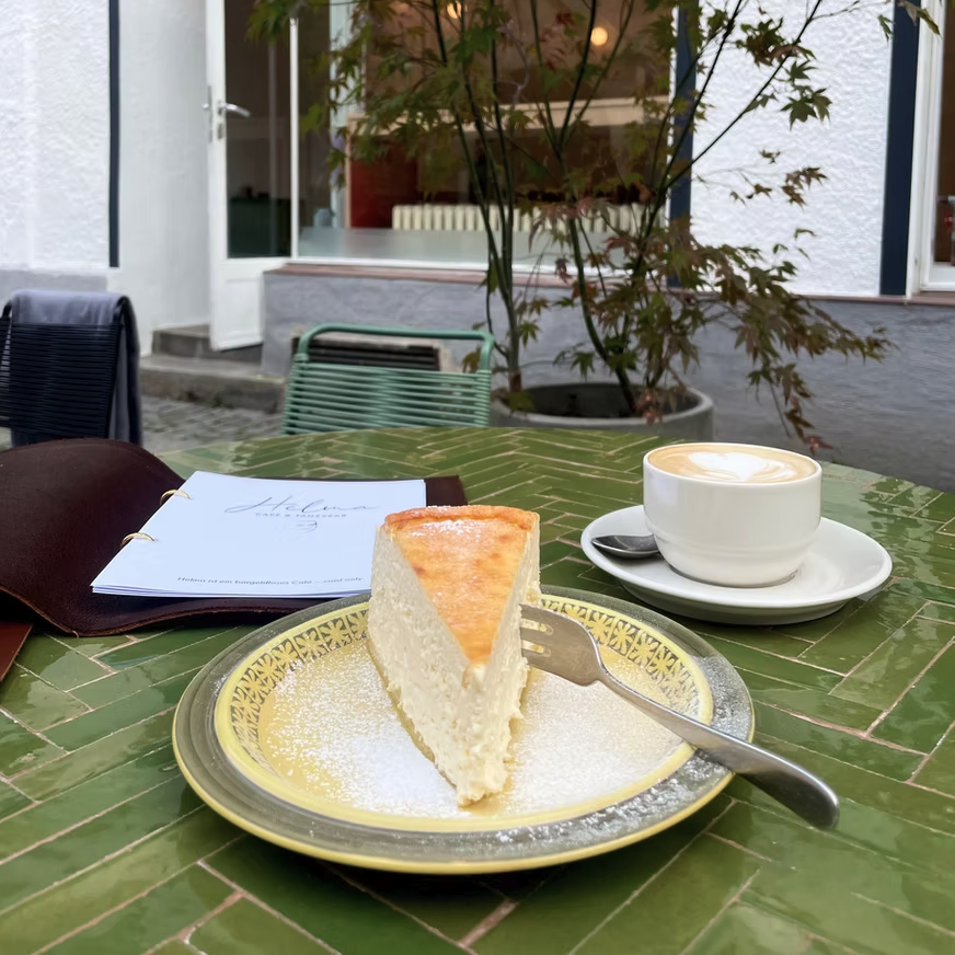 Café mit Terrasse: Helma Tagesbar und Café