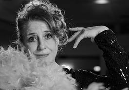 Luise Kinseher: Mary From Bavaria – Endlich Solo!