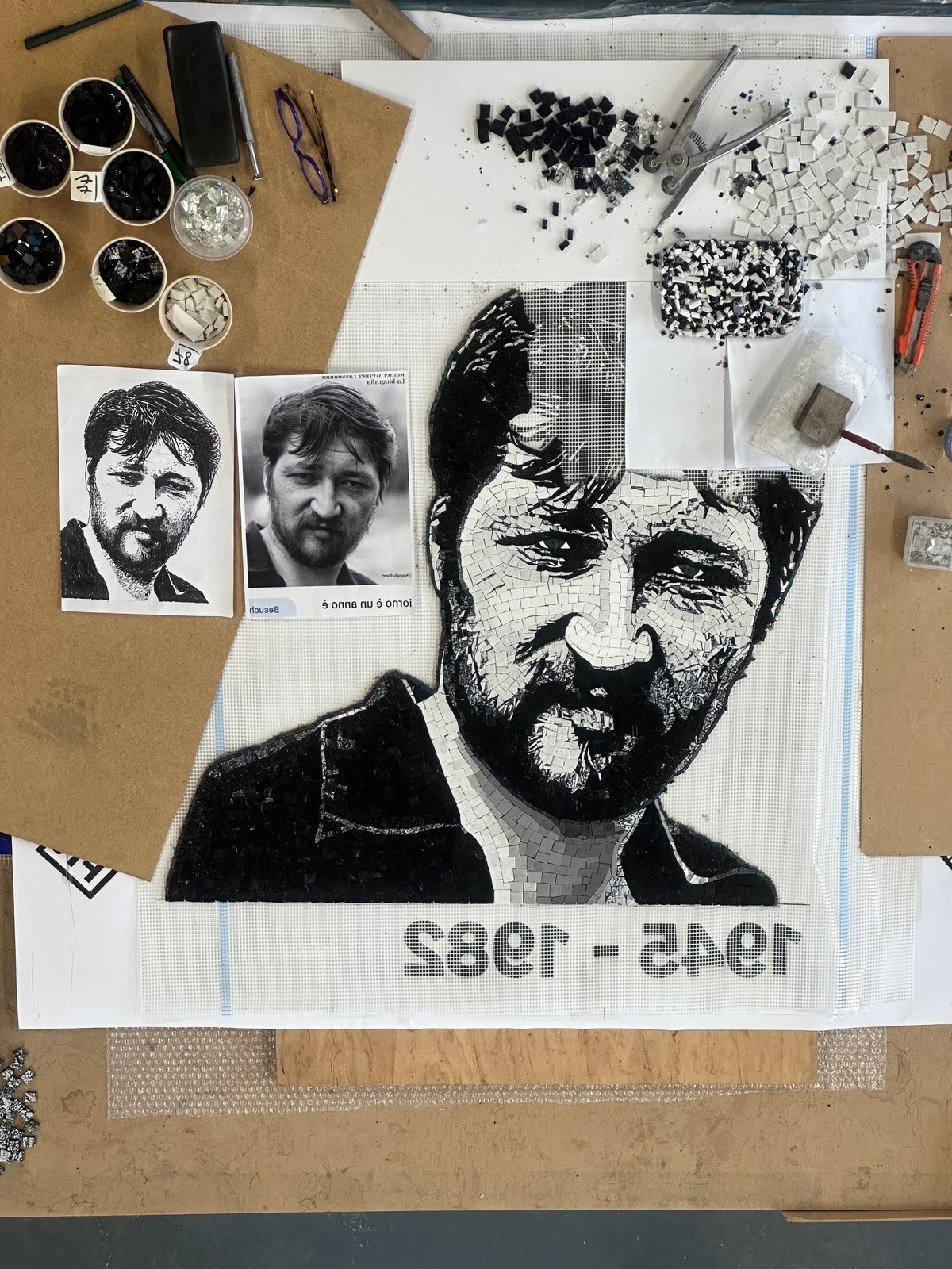 Zum 80. Geburtstag – Fassbinder-Mosaik an der deutschen Eiche
