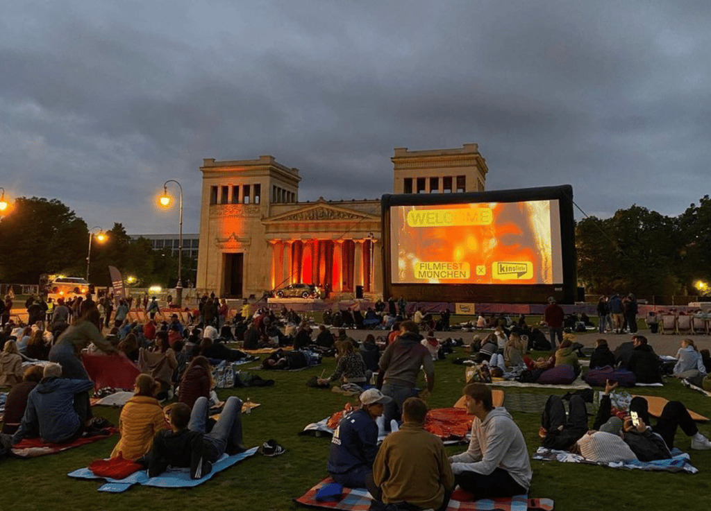 Open-Air-Kino München: Open Air Kino am Königsplatz