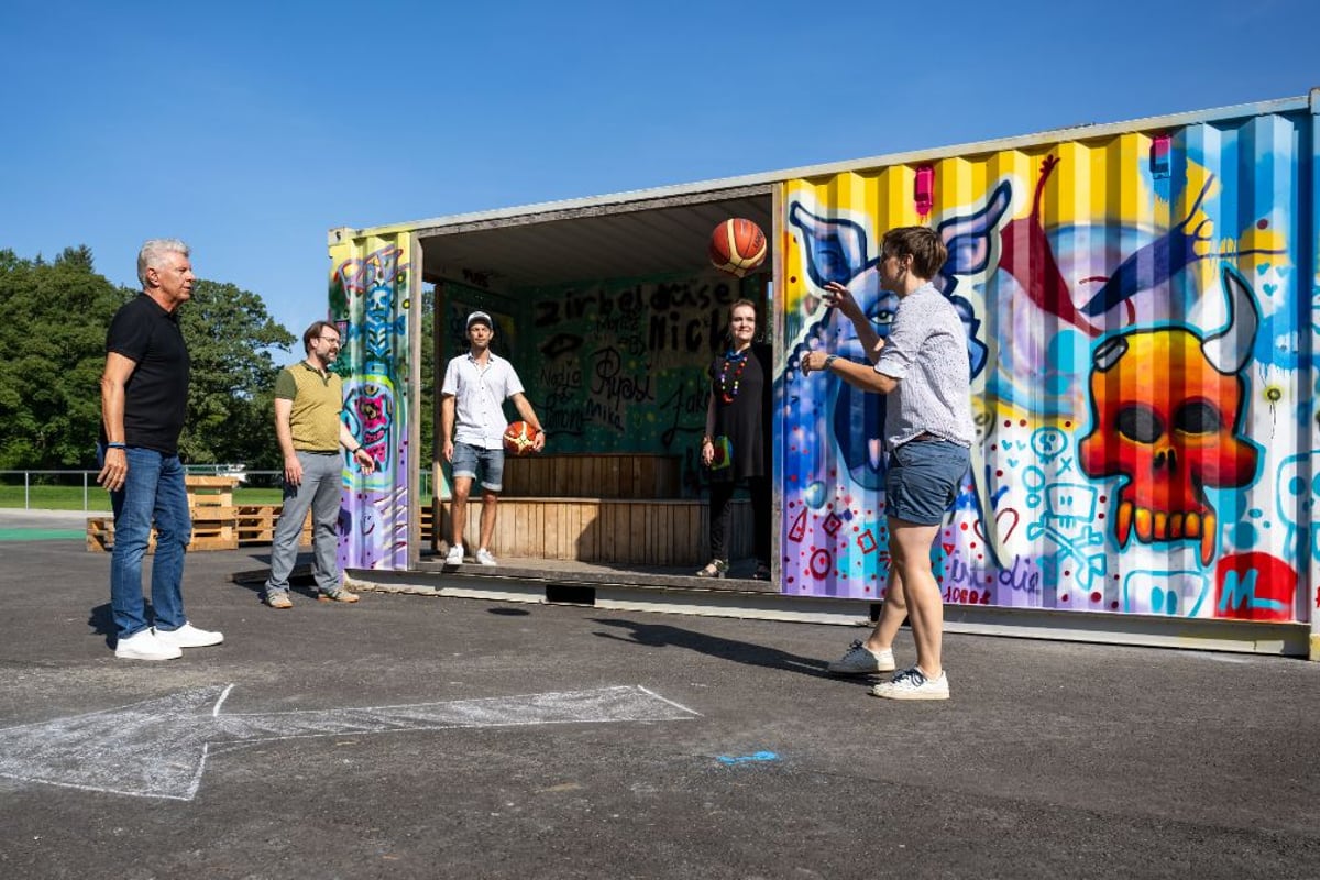 Sanierter Hermann-von-Siemens-Sportpark eingeweiht