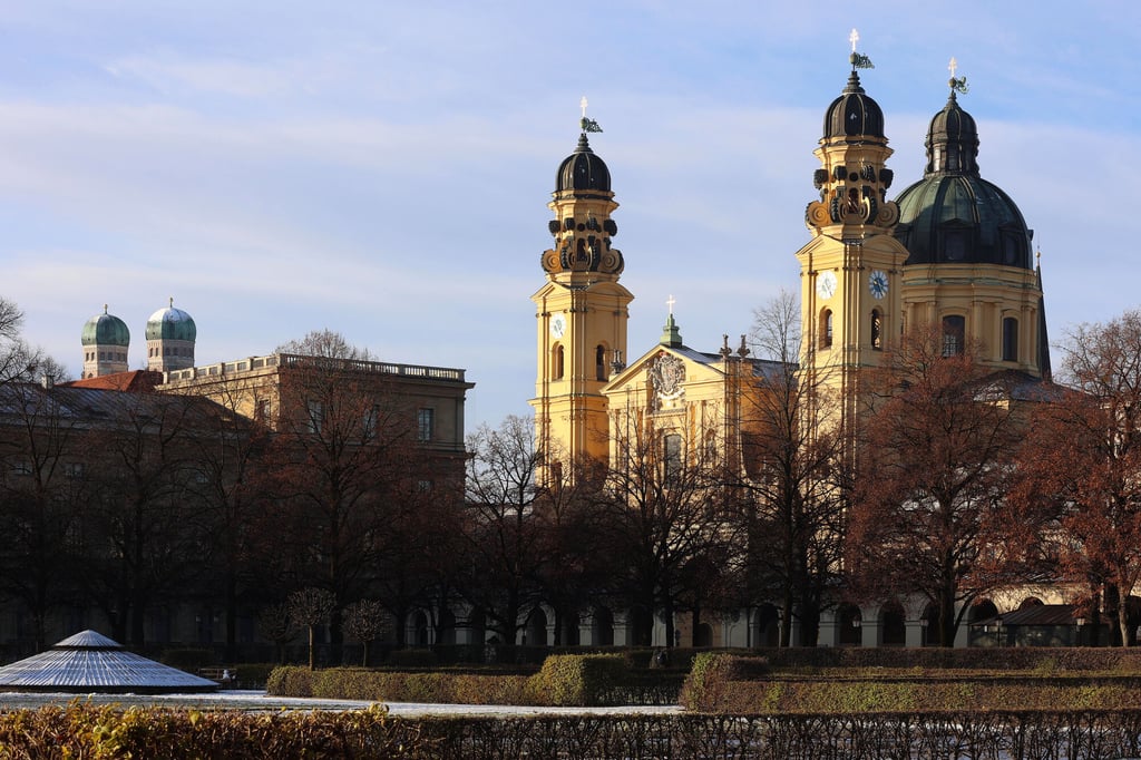 Hofgarten Theatinerkirche