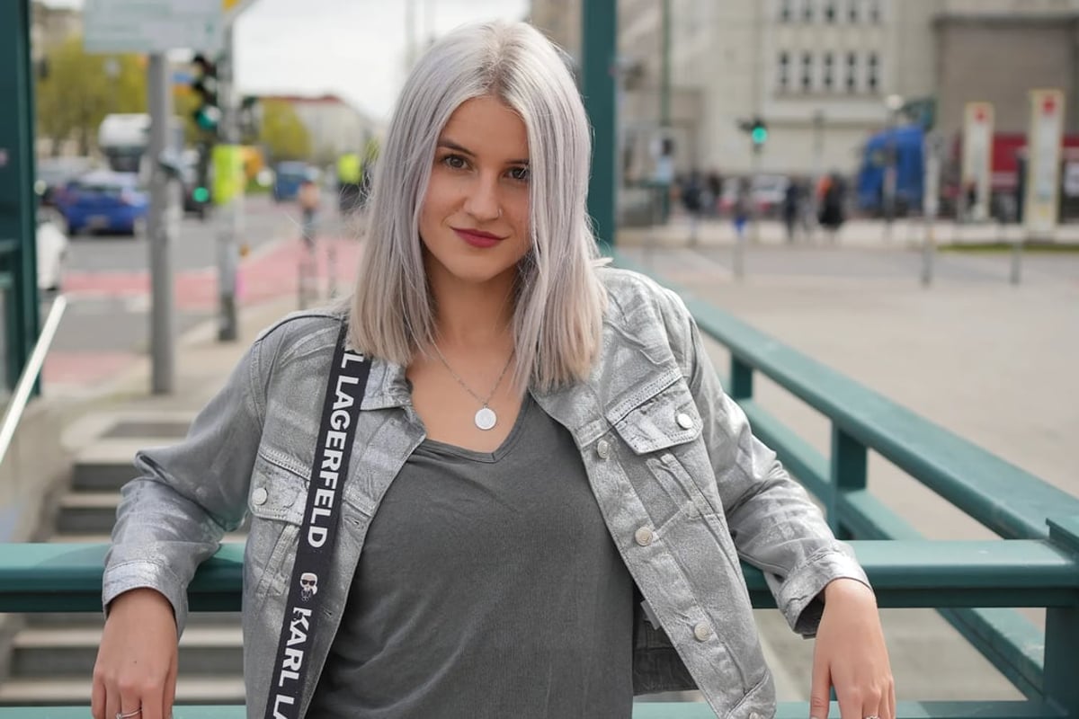 Julia Brandner – Calm your tits