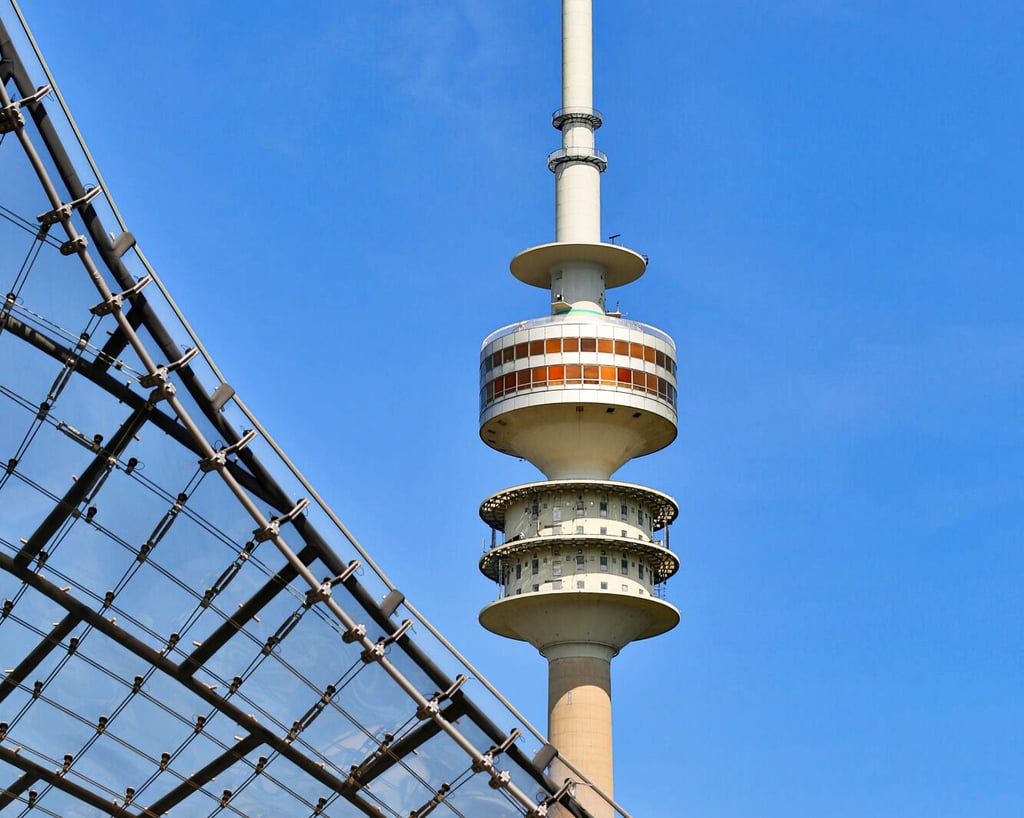 Olympiaturm und Stadiondach