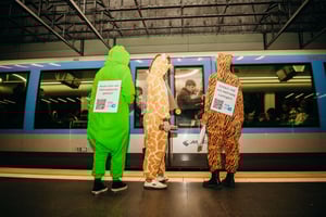 Rehab Republic setzt sich mit tierischer Aktion für Mehrwert ein