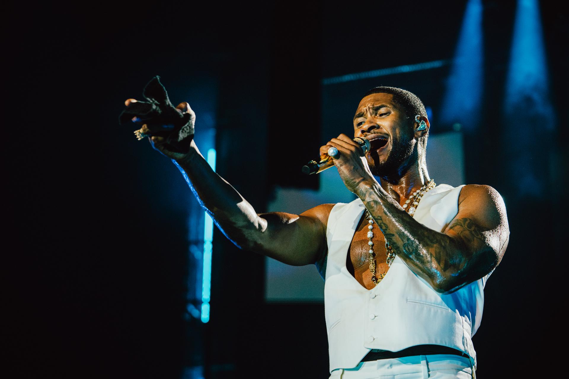 Bilder aus Usher: Rendezvous in Paris