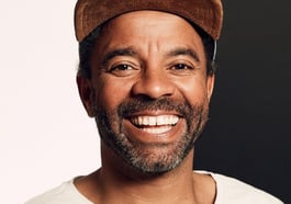 Simon Pearce – Funny Bones