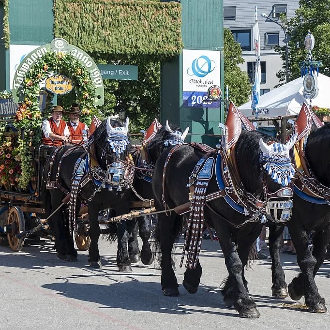 Ludwigsvorstadt-Isarvorstadt: Oktoberfest / Einzug der Wiesnwirte