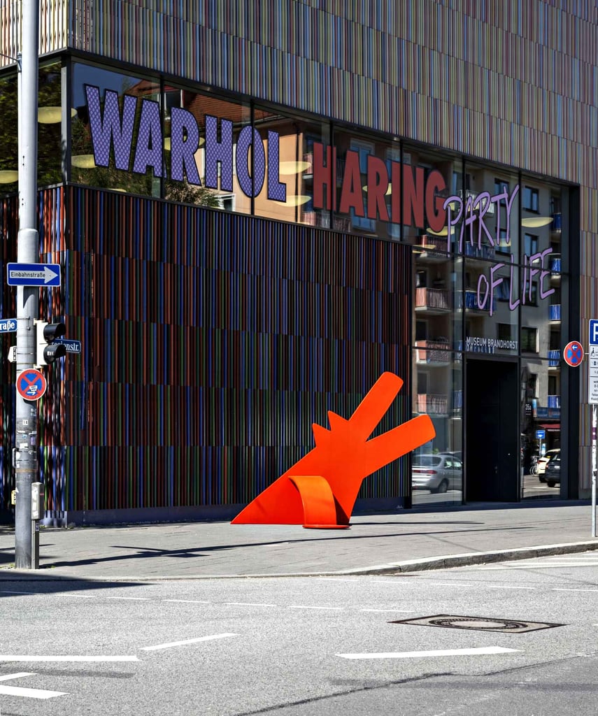 Keith Haring - Red Dog (vor dem Museum Brandhorst), 1987