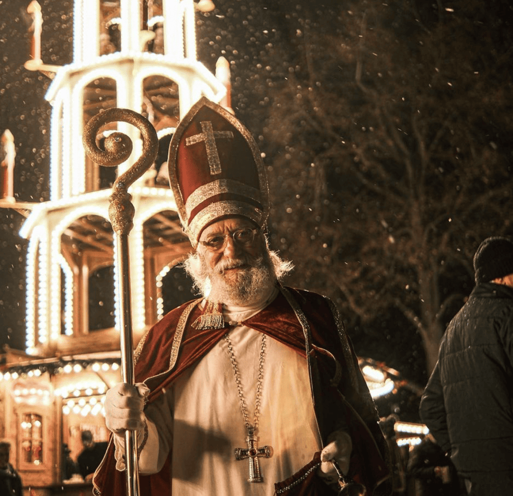 Schlittschuhlaufen München, Eislaufen München: Christkindlmarkt unterm Maibaum in Sendling