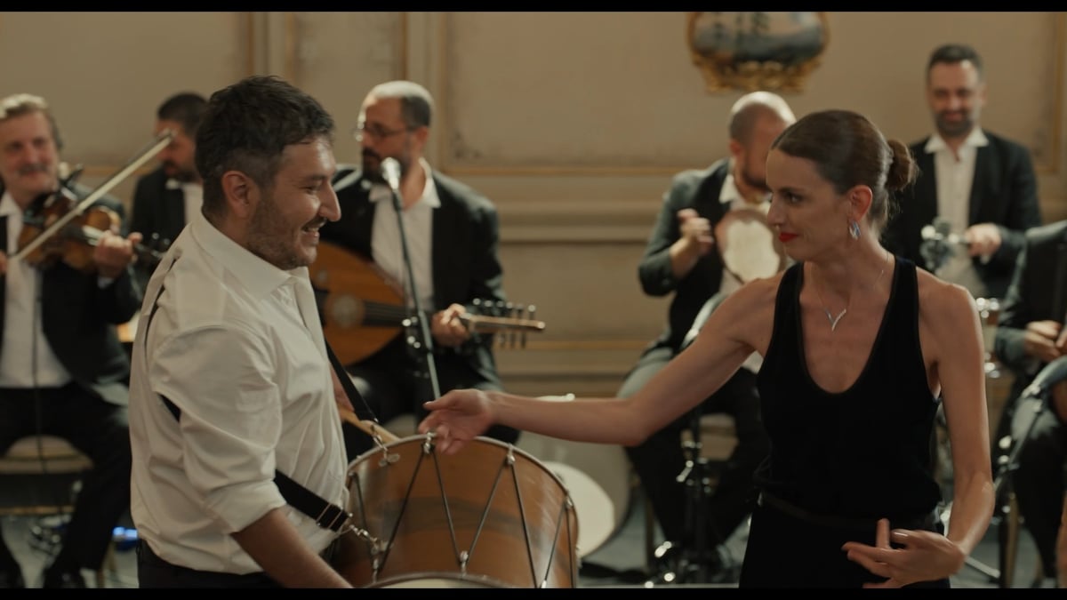 Soyut Disavurumcu Bir Dostlugun Anatomisi Veyahut Yan Yana