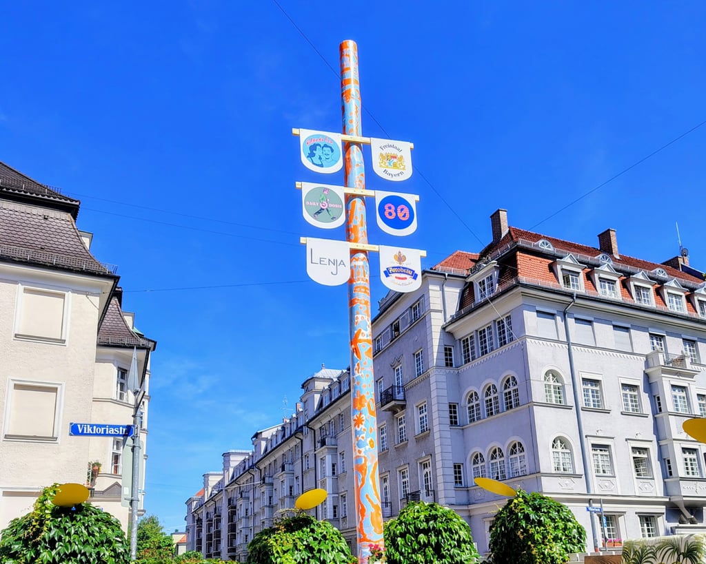 Der Maibaum im Rolands Eck