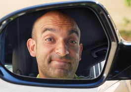 Django Asül – Rückspiegel 2025 – Ein satirischer Jahresrückblick