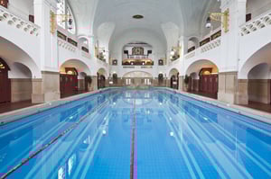 Ab ins Hallenbad! Spiel, Sport und Erholung in Münchens Hallenbädern